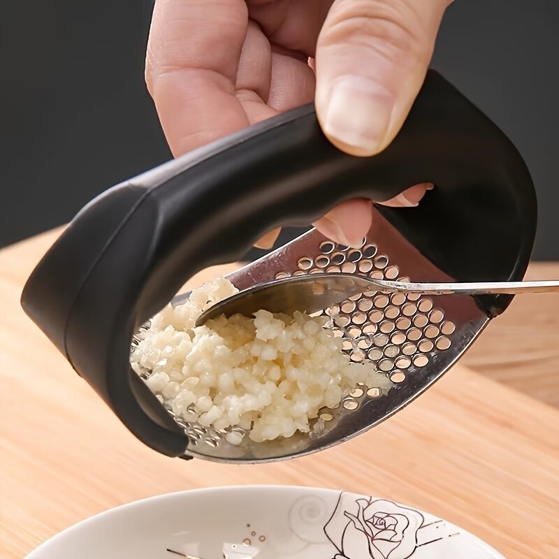 kitchen garlic tool